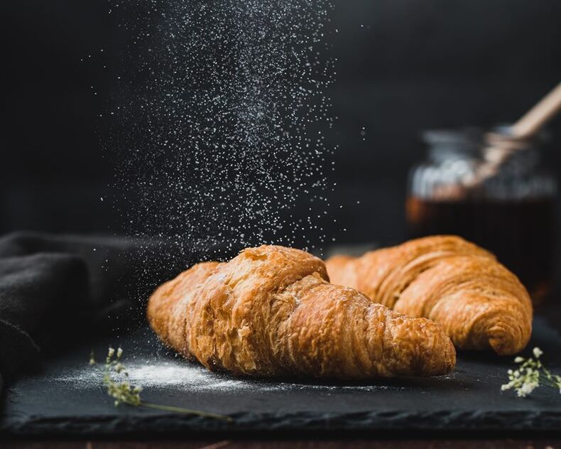 Uit het dieet van patiënten met diabetes is het noodzakelijk om hete gebak uit te sluiten